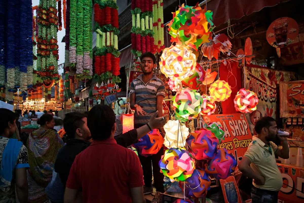 Diwali 2020: Tips to Organise a Card Party at Home with Your Buddies