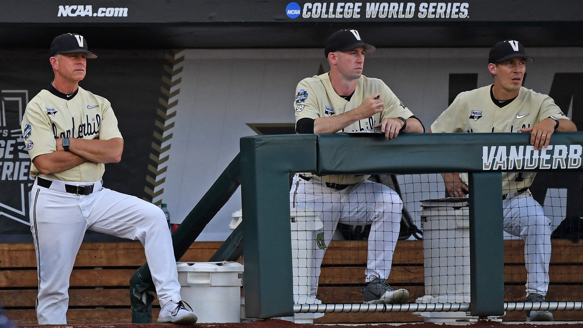 Who is in the College World Series? Teams, odds & bracket for 2021 NCAA baseball tournament