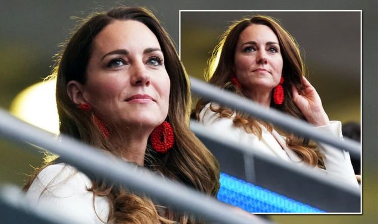 'Kate’s earrings are everything': Duchess of Cambridge causes debate with 'silly earrings'
